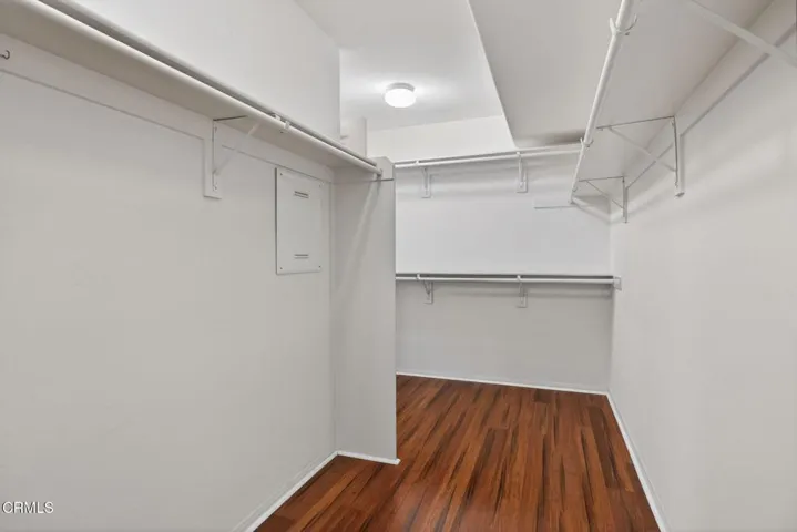 30-web-or-mls-UpmarketMedia-1705ViaPaj-0