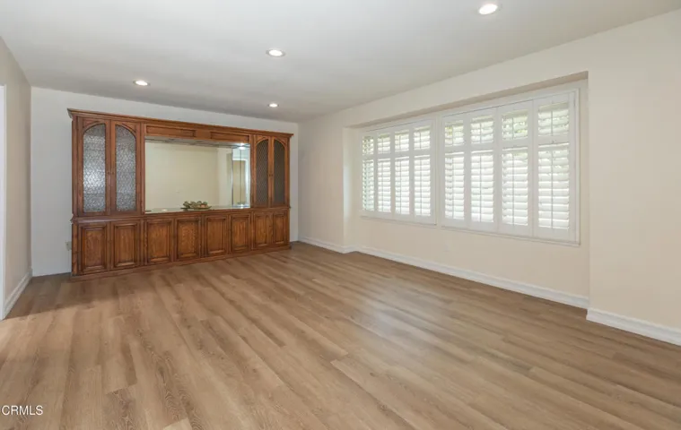 20 17106 Village 17 (Camarillo CA)