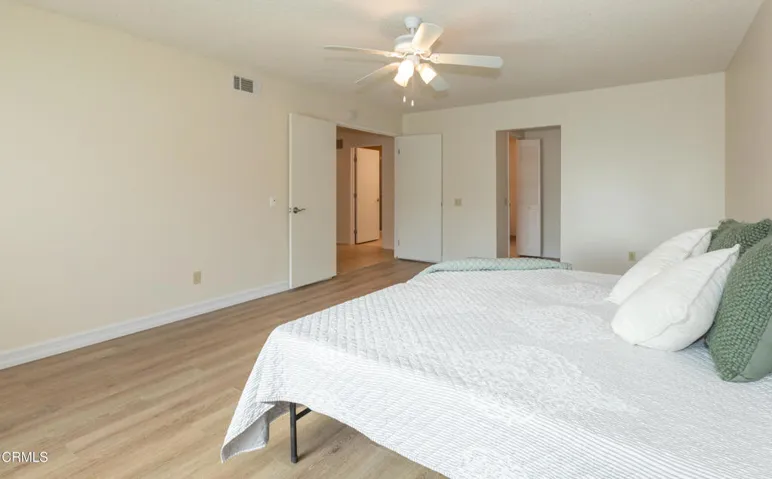 25 17106 Village 17 (Camarillo CA)
