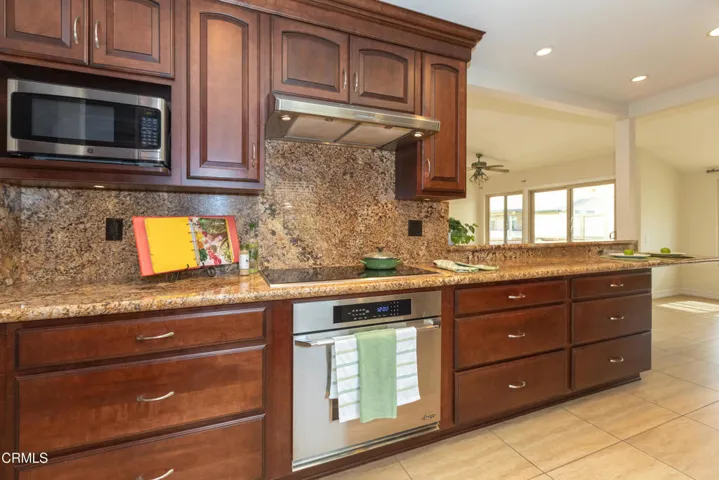 18 17106 Village 17 (Camarillo CA)