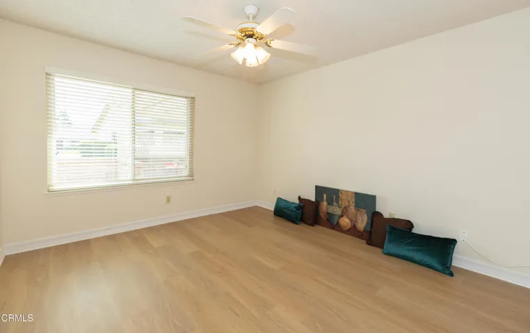 30 17106 Village 17 (Camarillo CA)