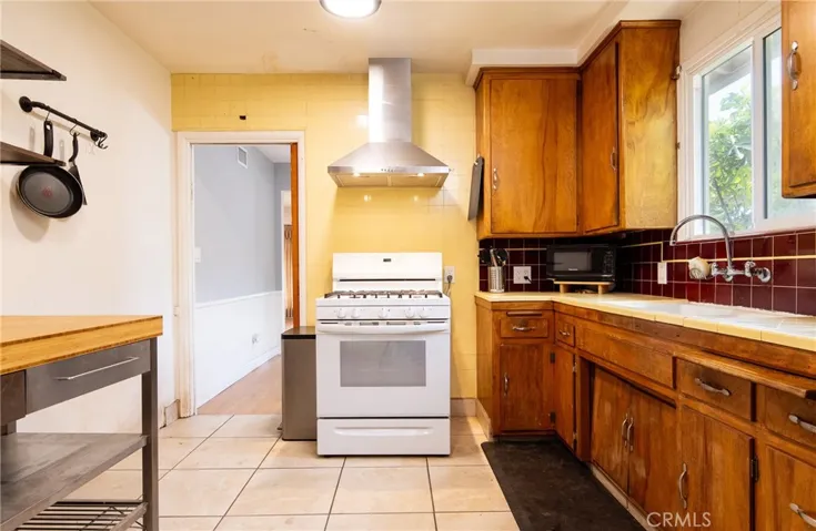 2204 W Victoria, Montebello, California 90640
