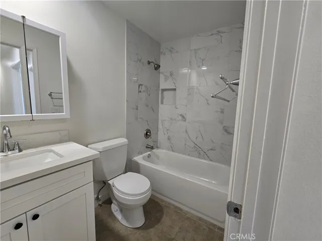 160 Greentree, La Habra, California 90631