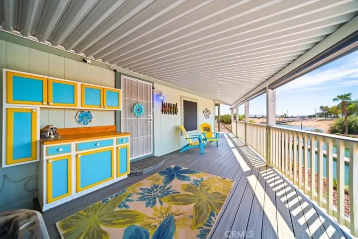 Front porch includes built in bar