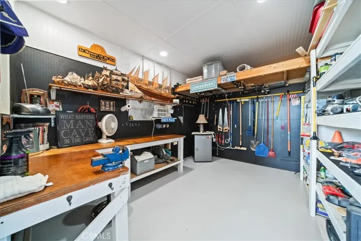 Could be a Hobby room, She Shed or extra storage