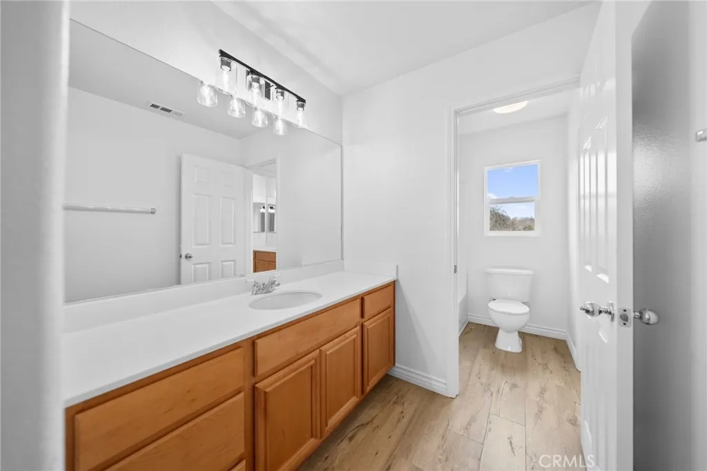 Jack-n-Jill bath