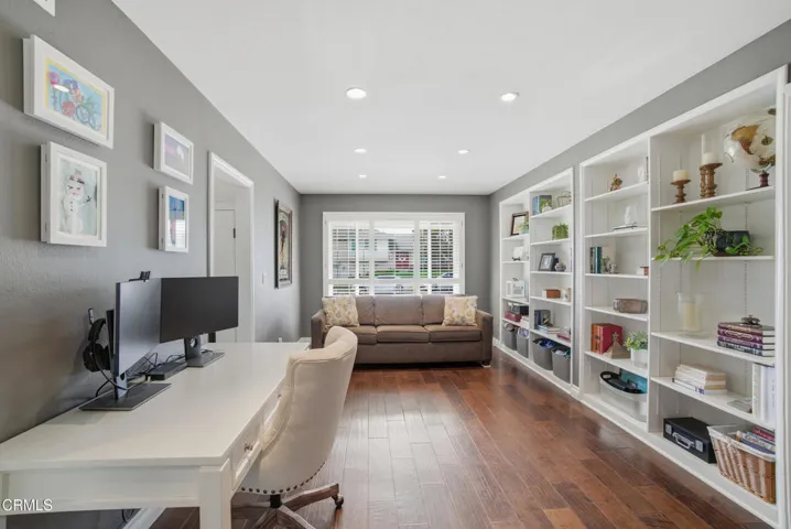 19_family room