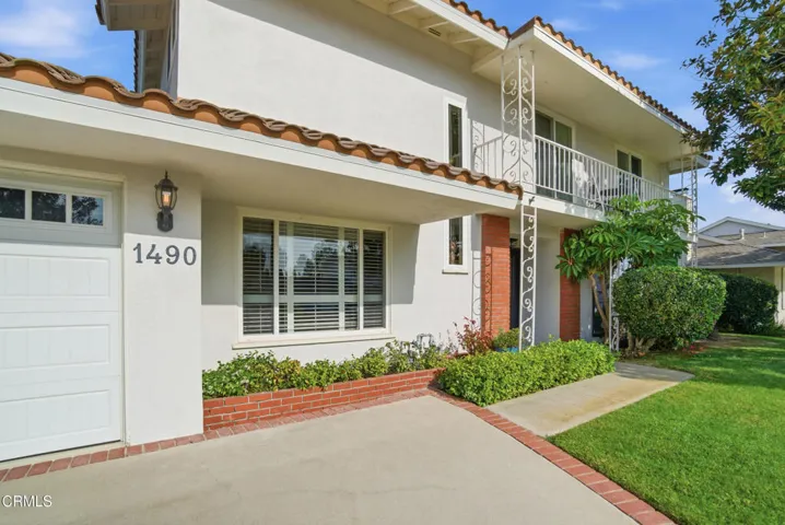 4_front walkway