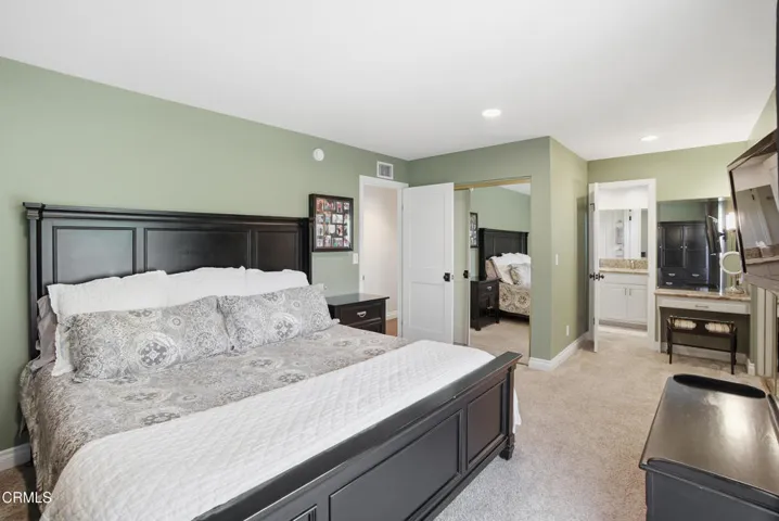 28_primary bedroom