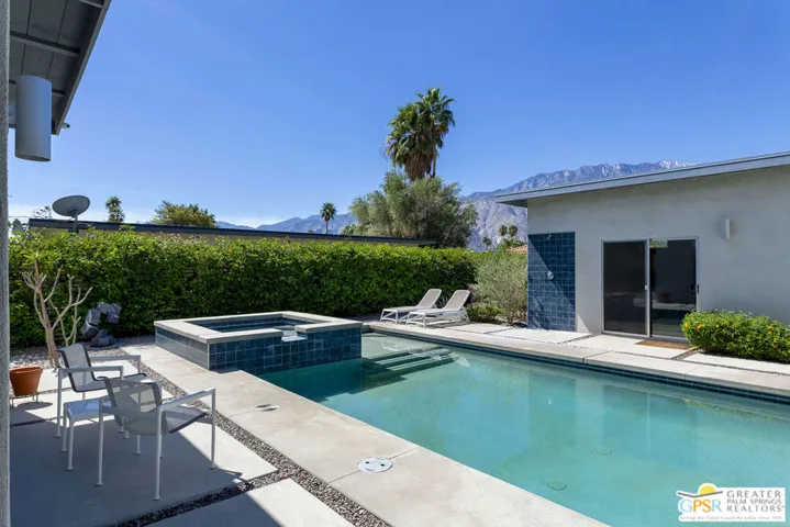 Pool & Spa