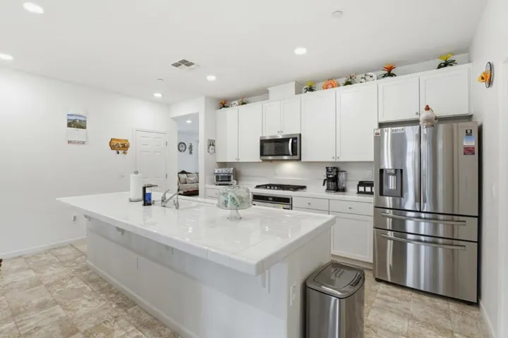 805 Klamath Way, Hollister, California 95023