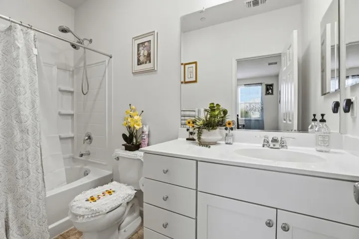 805 Klamath Way, Hollister, California 95023