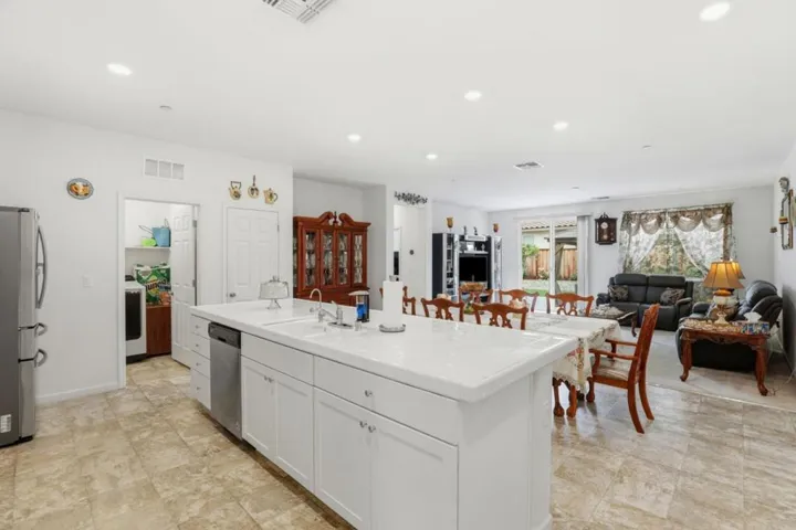 805 Klamath Way, Hollister, California 95023
