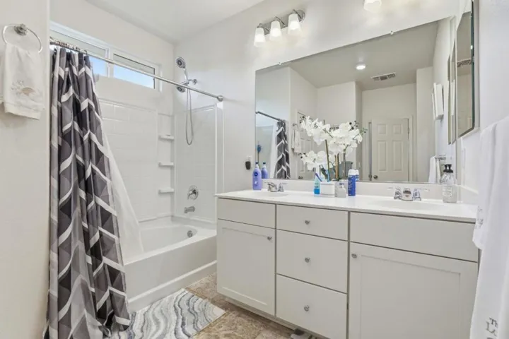 805 Klamath Way, Hollister, California 95023