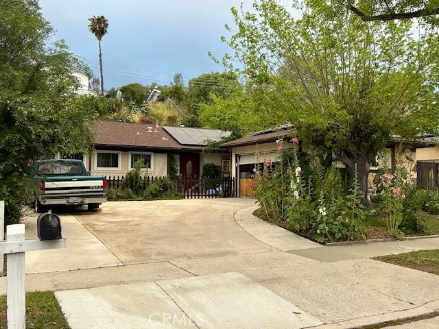 27135 Cabrera, Saugus, California 91350