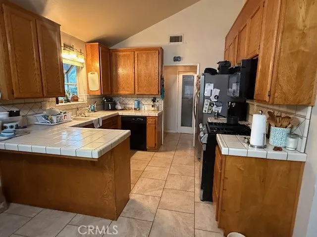 27135 Cabrera, Saugus, California 91350