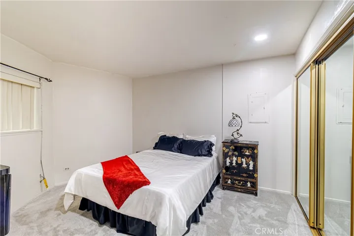 Contemporary elegance/bed 2