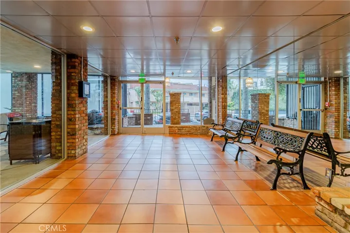 Elegant first impression