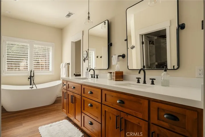 Primary suite bath