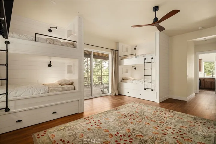 bunk room convertible into 10 individual beds