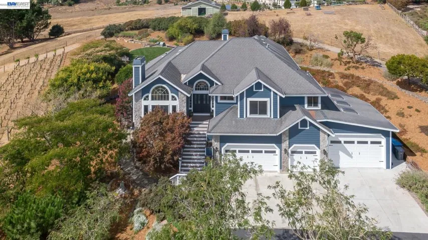 228 Stowring Rd, Petaluma, California 94952