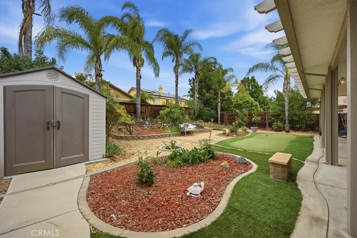 Beautifully manicured yard