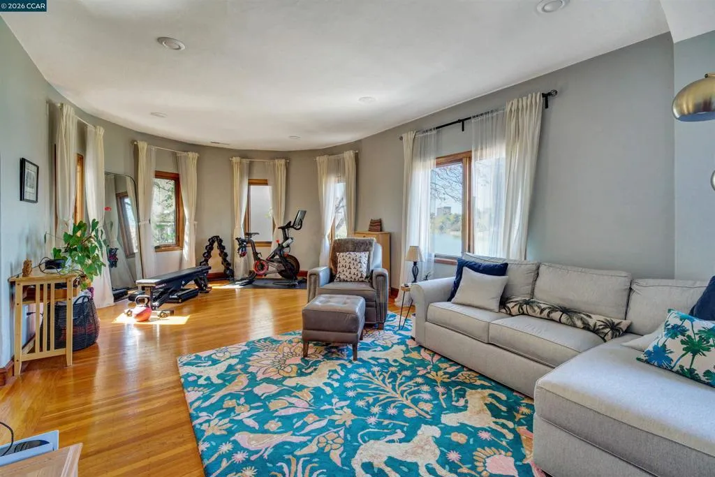 2040 LIVING ROOM