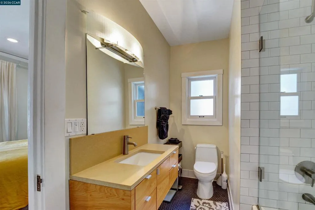 2038 BATHROOM 2