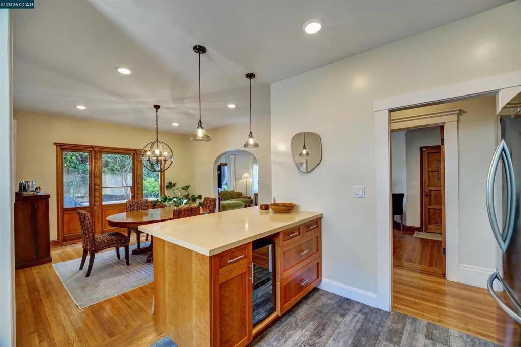 2038 KITCHEN DINING