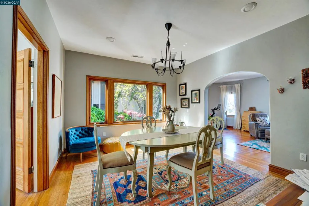 2040 DINING ROOM