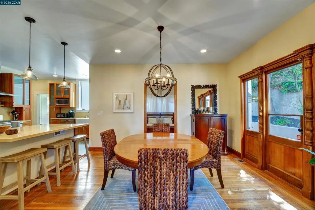 2038 DINING ROOM