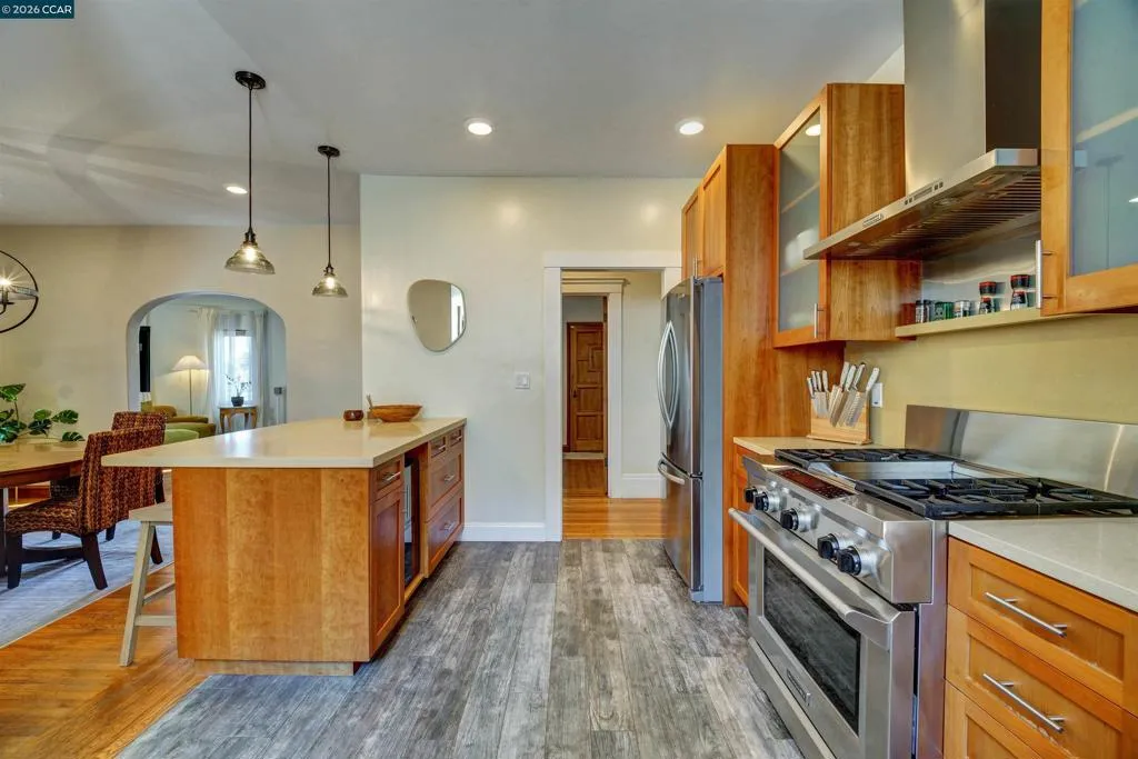 2038 KITCHEN