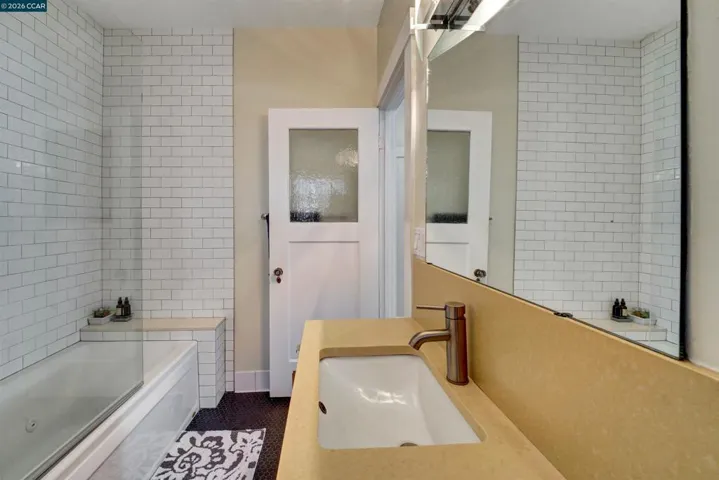2038 BATHROOM 2