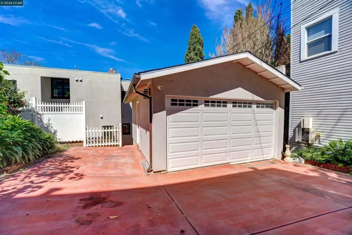 DETACHED GARAGE