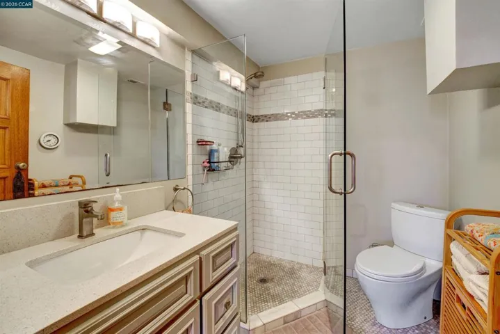 BONUS STUDIO BATHROOM