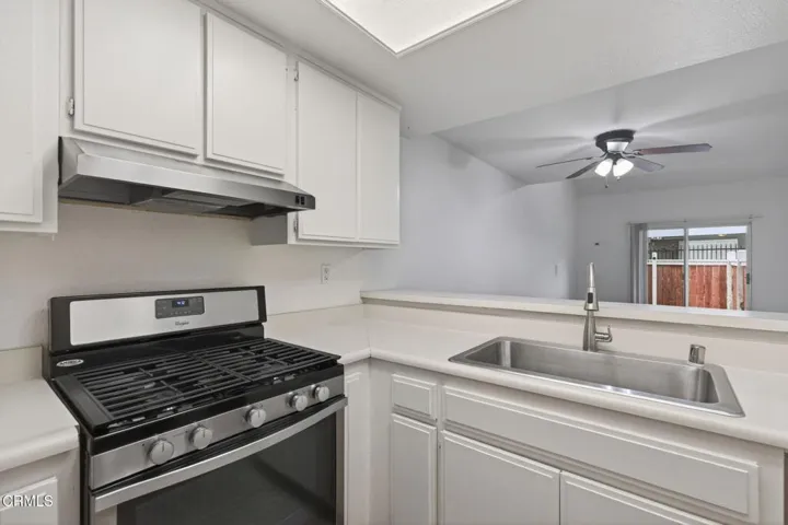 15-web-or-mls-UpmarketMedia-1235Osa-043