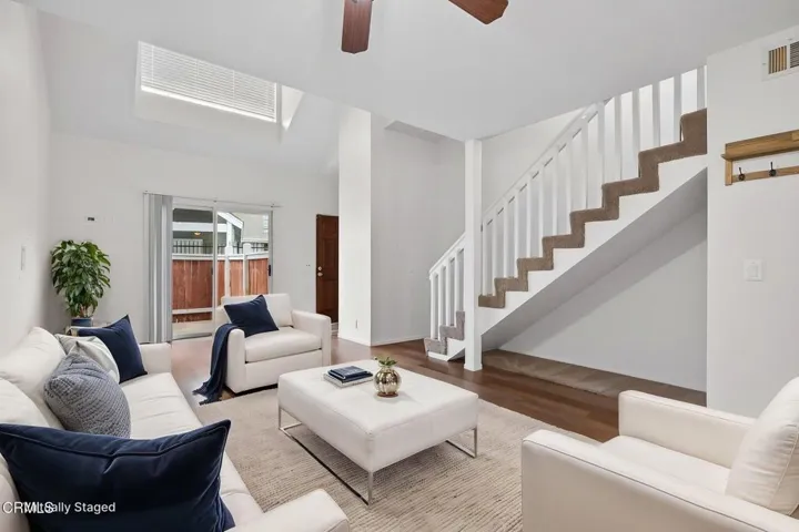 4-web-or-mls-UpmarketMedia-1235Osa-026 v