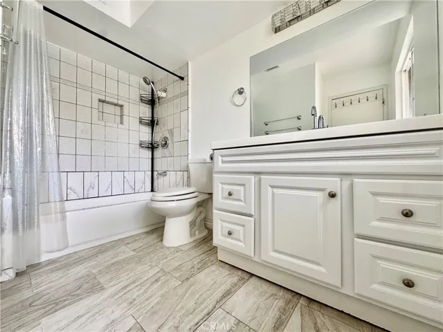 MASTER BED BATHROOM