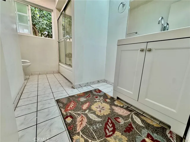 BATHROOM NEXT TO THE OFFICE