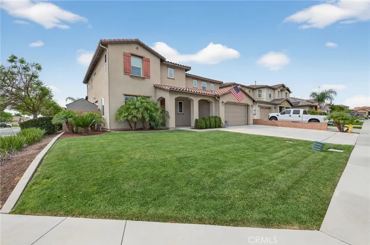daylight photo of front of home
