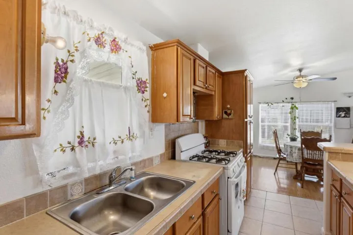 500 W 10th Street, Gilroy, California 95020