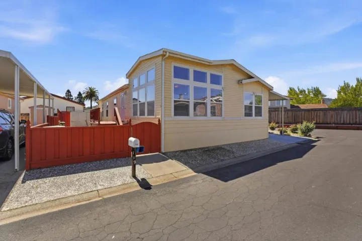 500 W 10th Street, Gilroy, California 95020