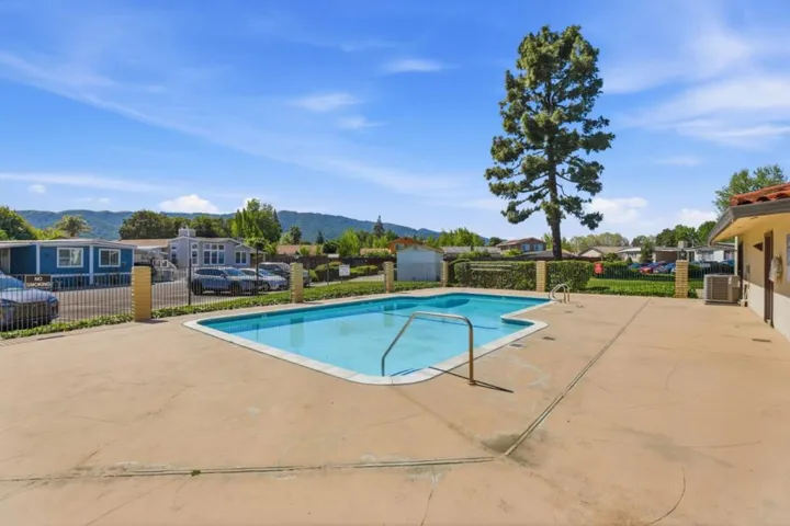 500 W 10th Street, Gilroy, California 95020