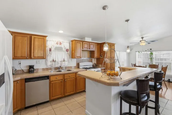 500 W 10th Street, Gilroy, California 95020