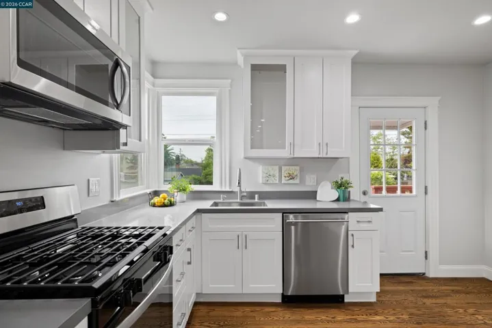 Fully Remodeled Kitchen