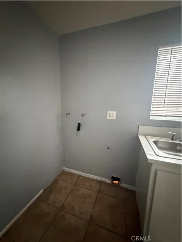 Washer/ dryer hookups