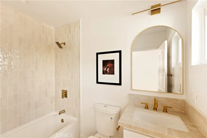 Studio bathroom