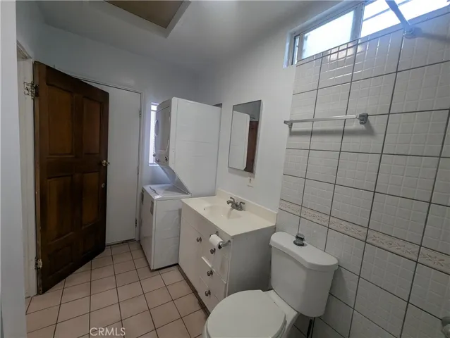 Full Bath/Laundry