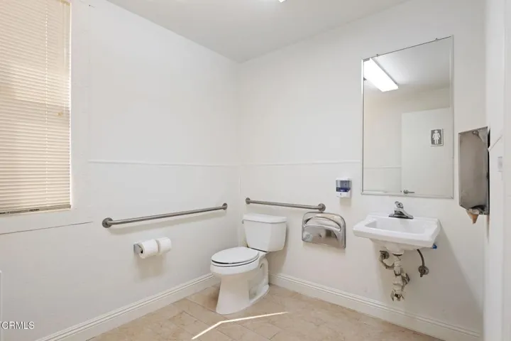 25-Bathroom 2
