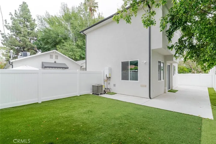 9035 Rathburn Avenue 1/2, Northridge, California 91325
